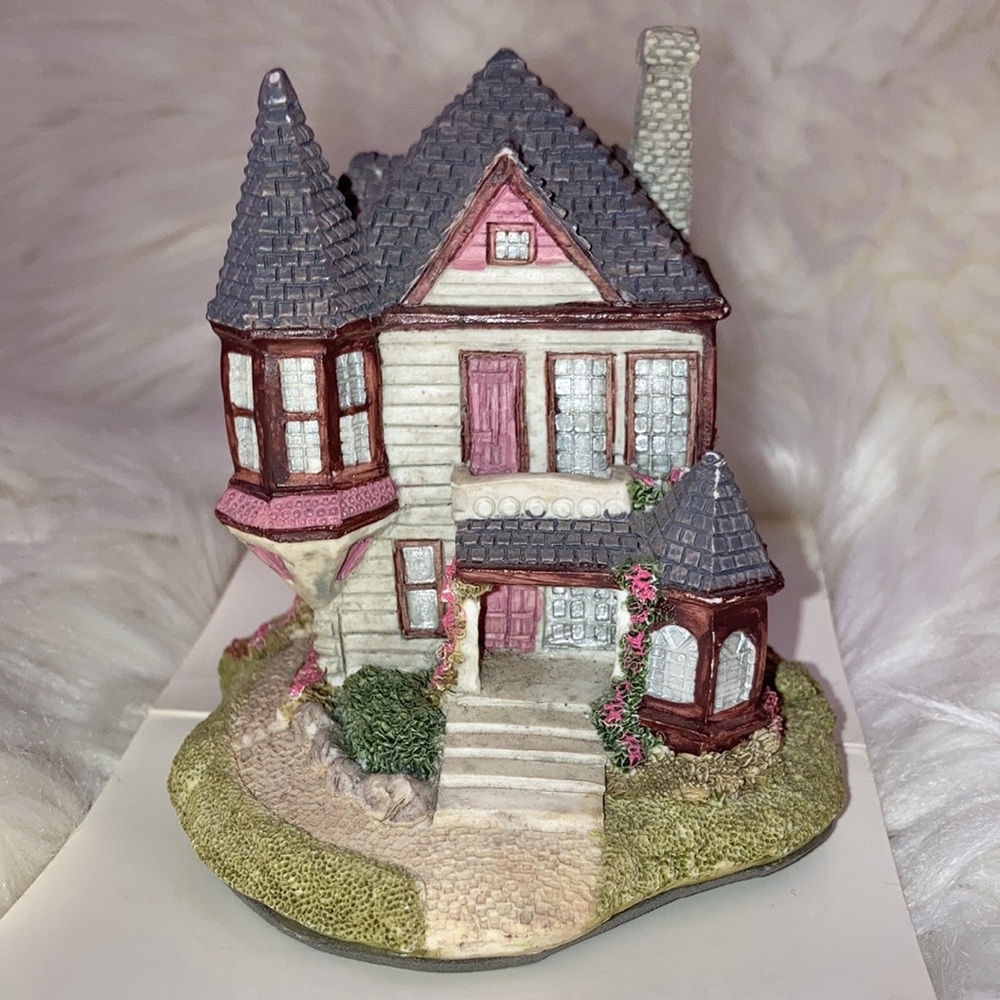 NAGUNYA Mini Victorian House Sculpture Decor